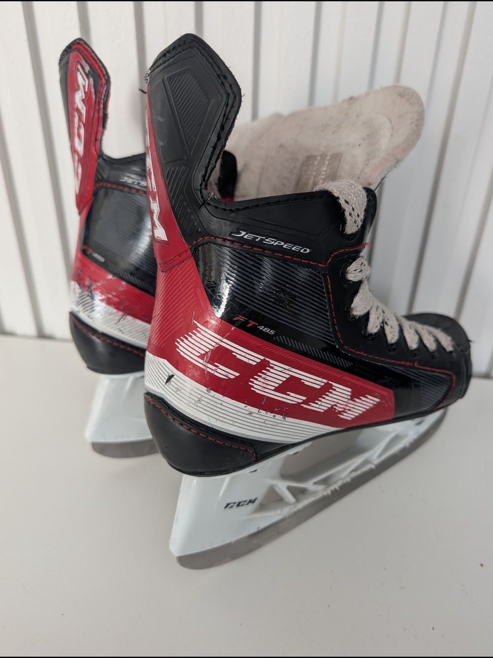 Size 13.5 Youth Junior / CCM Kids' JetSpeed Ft485 Red/Black Ice Hockey Skates 🏒
